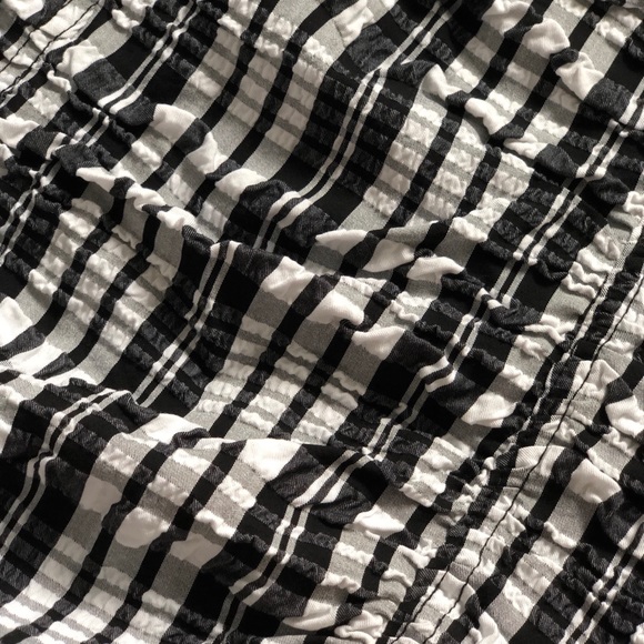 Cute stretchy ruched gingham black & white skirt - Picture 4 of 4
